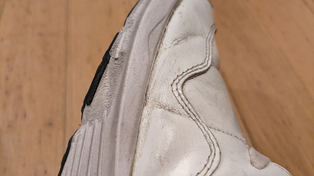 Alexander Mcqueen Scarpe da uomo: MCQ Alexander McQueen White Trainers, EU 42, Used Condition – Usato da Zürich venduto da zweisonn 2