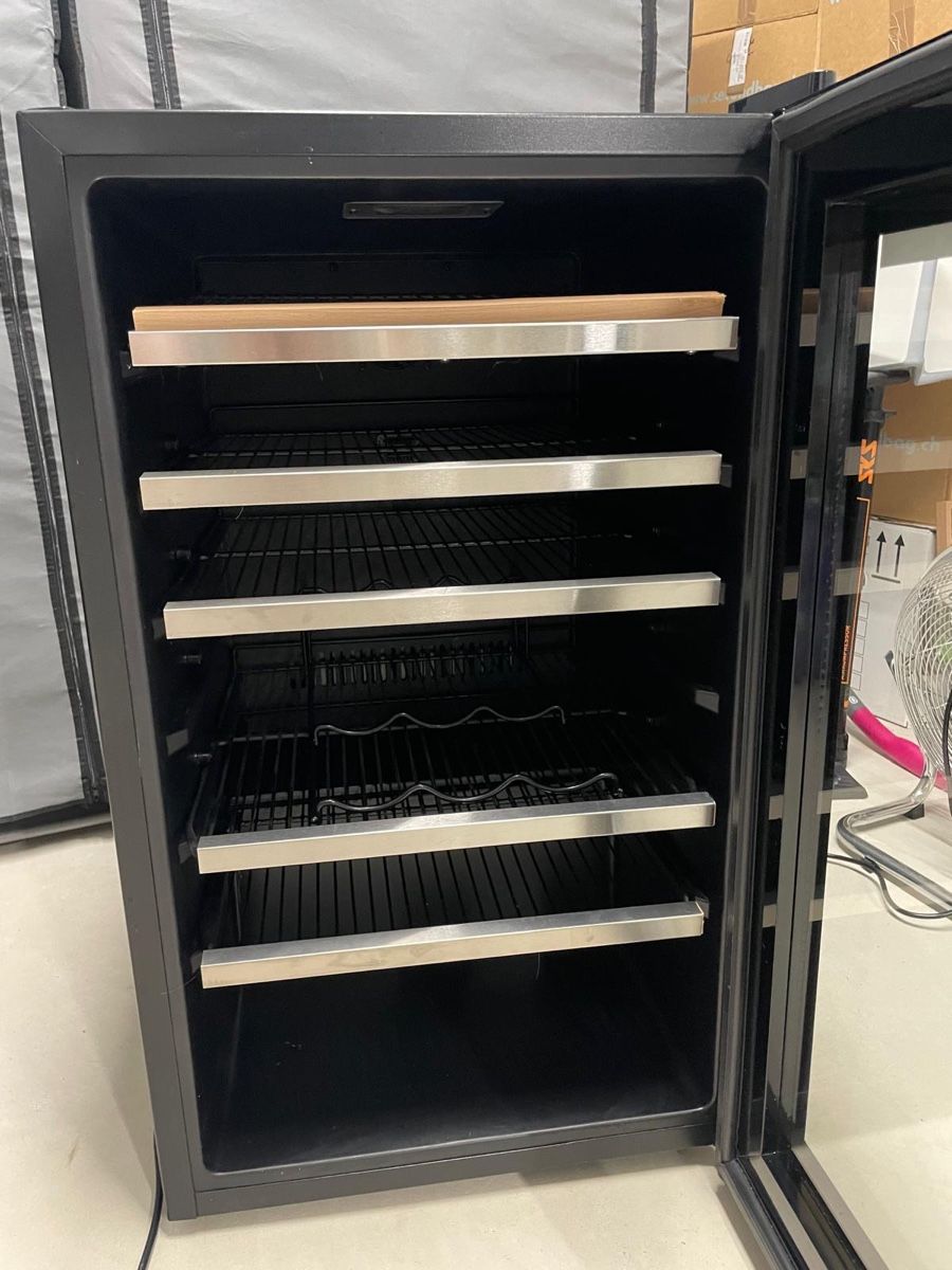 Frigoriferi: Weinkühlschrank Kibernetik schwarz – Usato da Binningen venduto da DesignFanatic 4