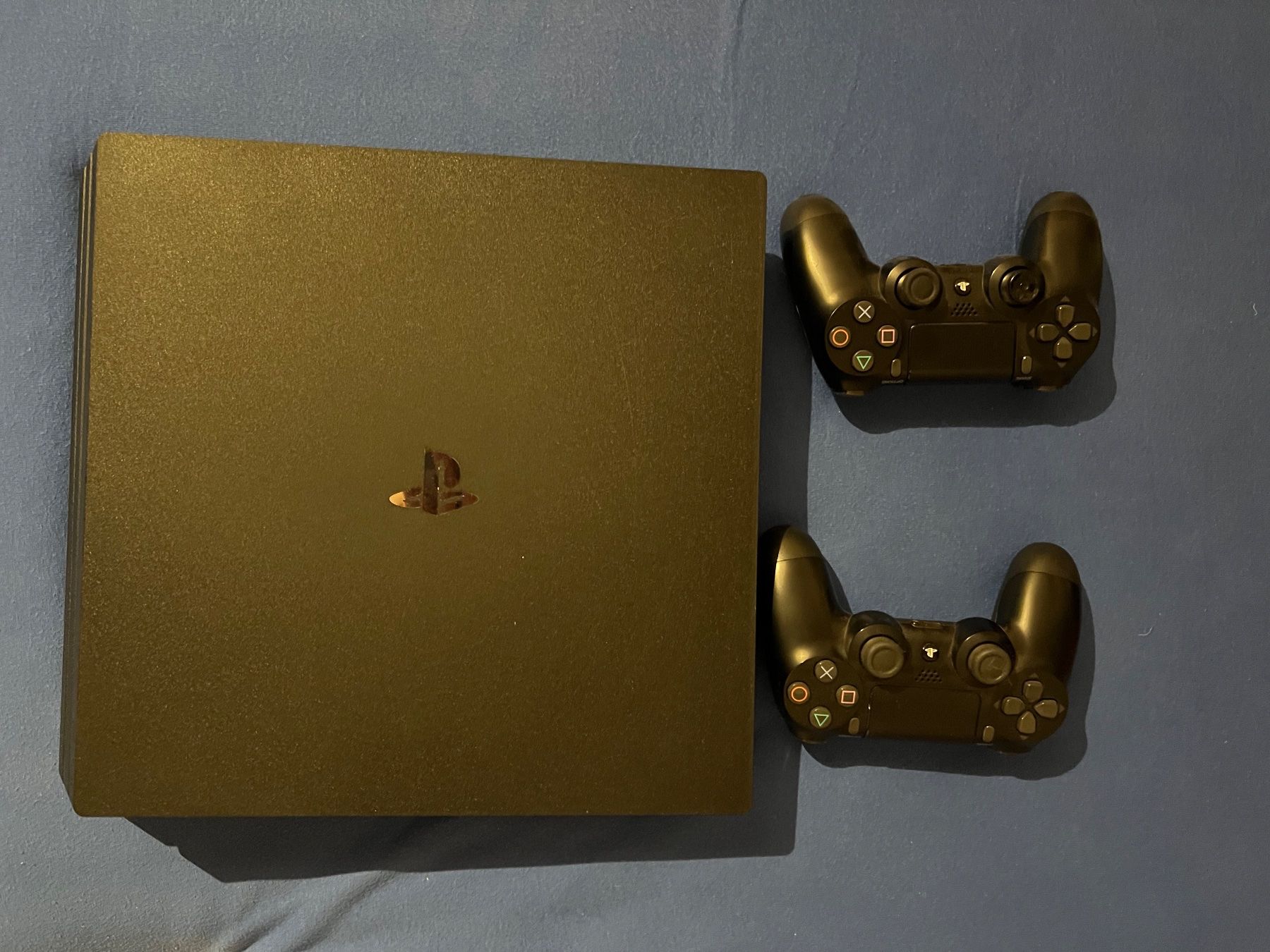 Sony Konsolen: Sony PS4 Pro - 1TB – Gebraucht aus Malans GR von Capricorn693 1