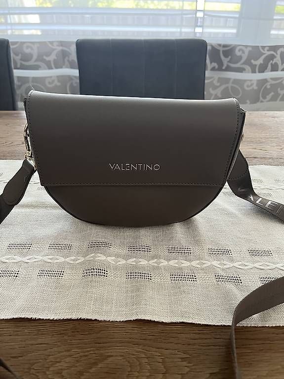 Borse da donna: Tasche von Valentino  – Usato da Möhlin venduto da Cello22
