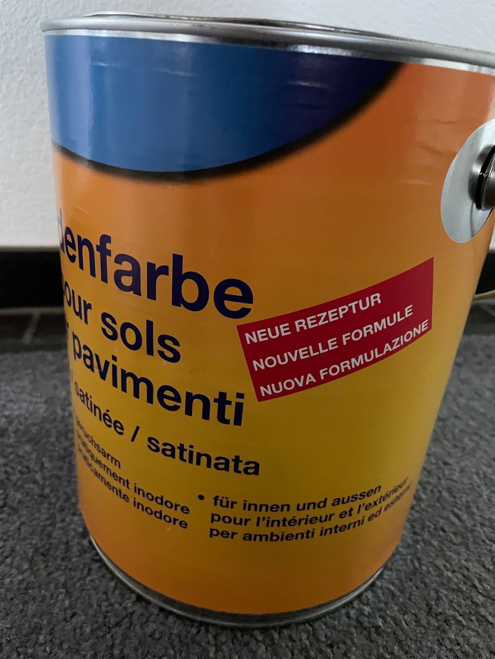 Colori: Fussbodenfarbe grau innen und aussen – Usato da Esslingen venduto da Zeppi1 1
