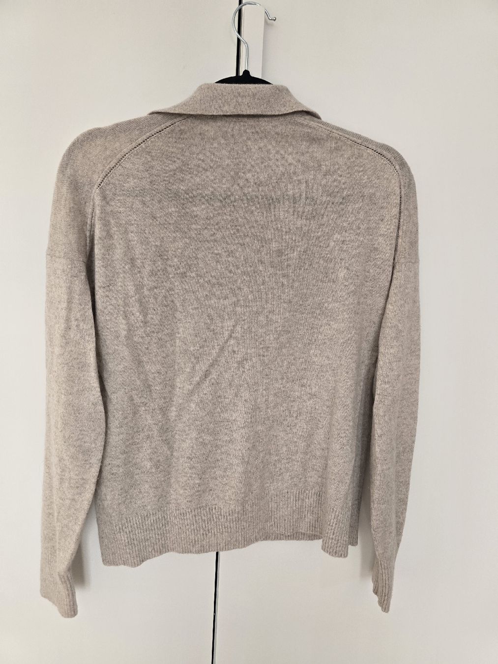 Everlane Pullover & Sweatshirts: Everlane Kaschmir Pullover mit Kragen beige Grösse M – Gebraucht aus Thalwil von Nikkita2 2