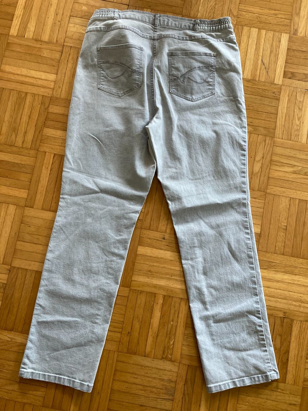 Jeans: Damen Jeans, hellgrau – Usato da Obfelden venduto da miau68 3