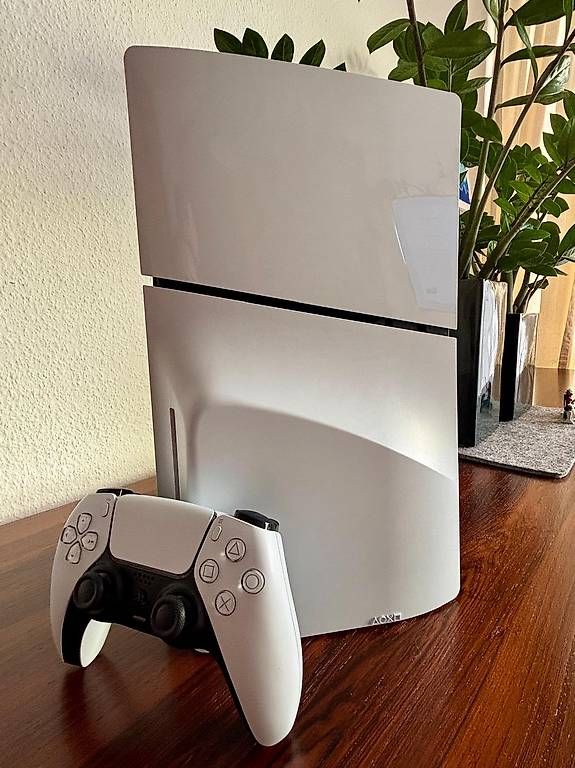 Konsolen: Playstation 5 "Slim Disc Editon" mit 1 Controller, neuwertig – Gebraucht aus Bern von blumenpeterchen 1