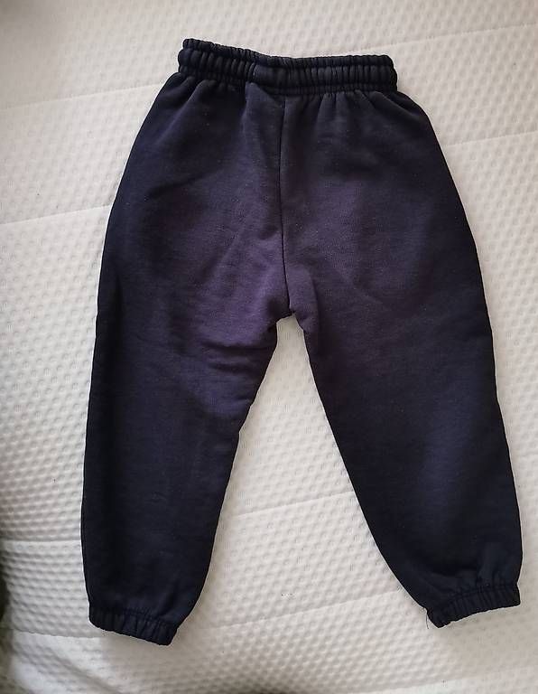 Pantaloni: Zara Jogginghose Größe 104 – Usato da Dietikon venduto da Sandra_Luka 1
