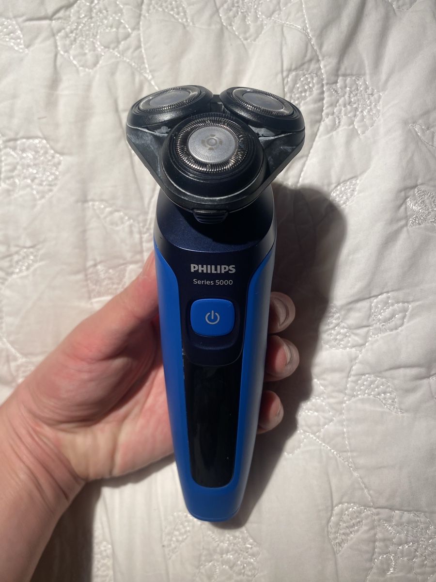 Philips Rasoi & Lamette da barba: Philips Series 5000 Shaver Blue/Black Used – Usato da Zürich venduto da kat_l2jy