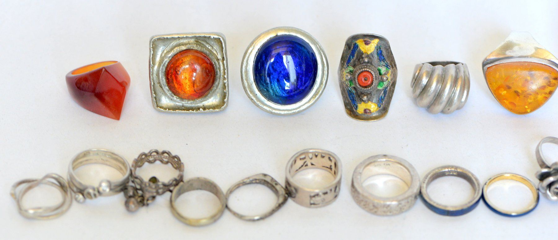 Autres bijoux: Lot de 26 anciennes bagues diverses – D'occasion à Neuchâtel par Neuchatel 1
