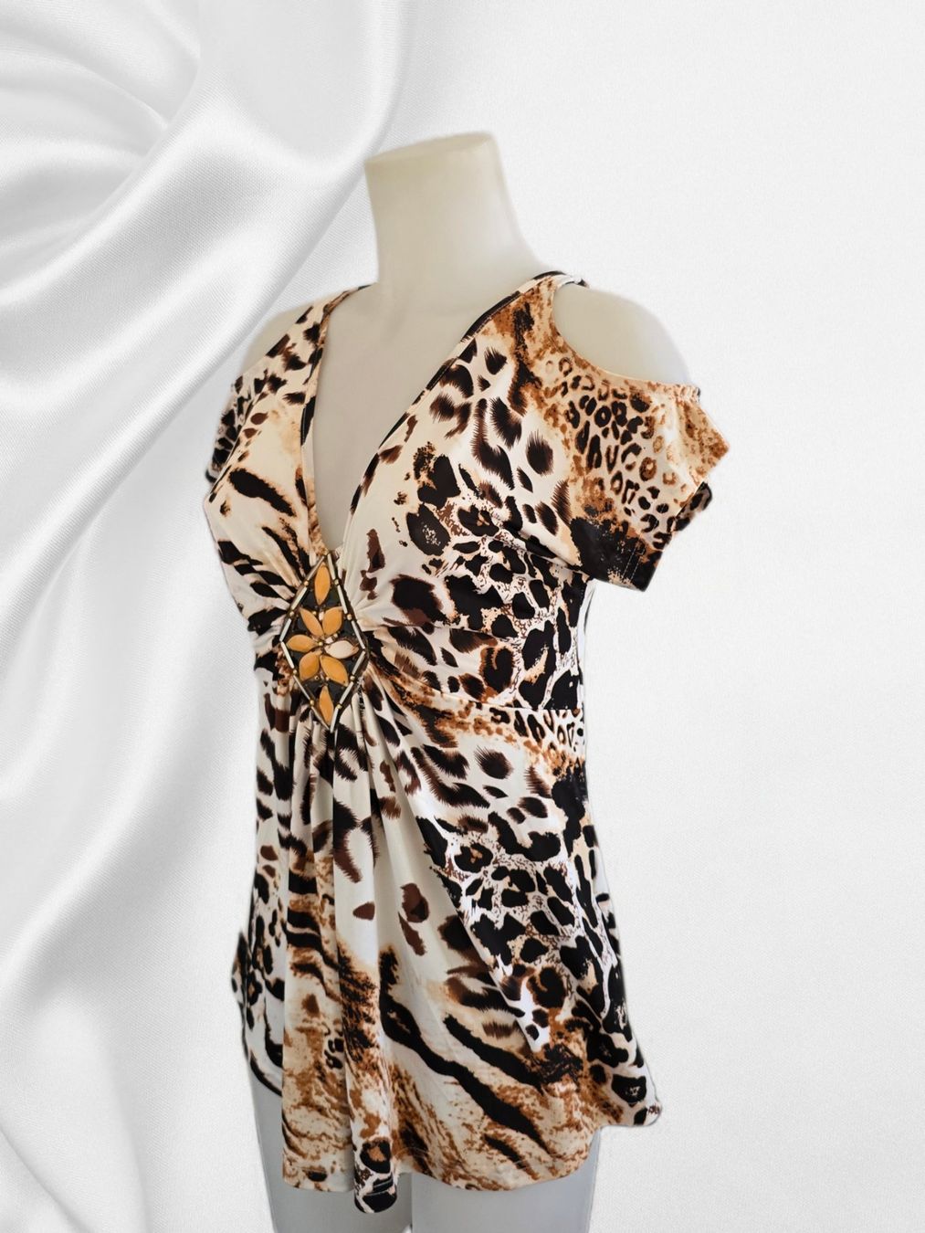 T-shirts: Damen Shirt Leo Print Grösse 38 – Neuf avec emballage d'origine à Aarburg par Hystoria 5