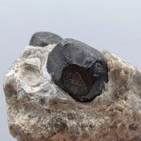 OBSIDIANS "APACHE TRÄNEN" auf PERLIT, Herkunft USA