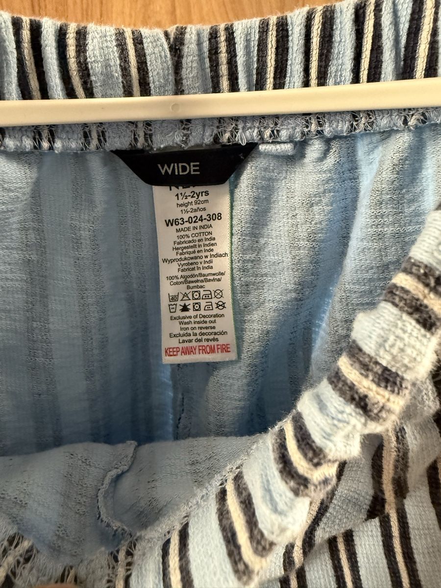 Next Pantaloni: Pantalon bleu à lignes garçon Next  – Usato da Vésenaz venduto da mar_xpz7 2