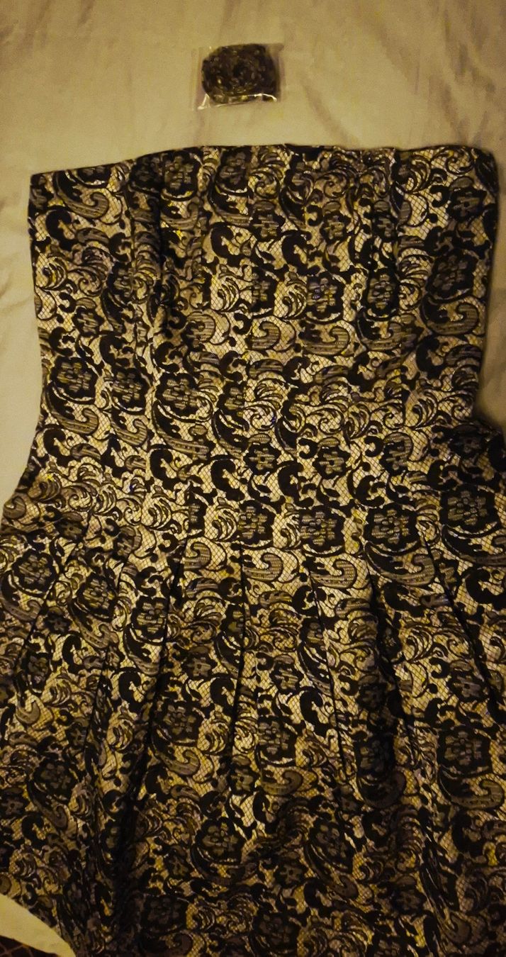 Esprit Vestiti: Robe bustier Esprit argent et noire, taille 40 – Usato da Basel venduto da myr_m6b7 4