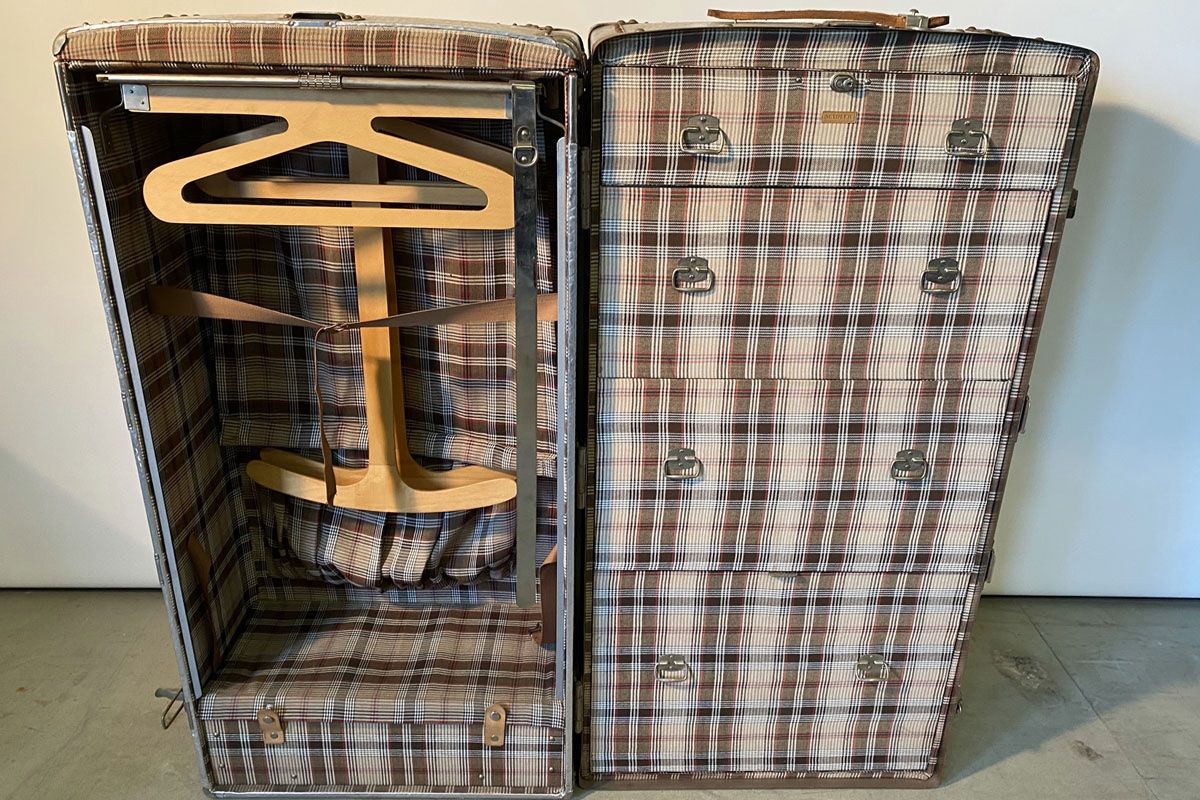 Valigie: Riesieger alter Metall Reisekoffer – Usato da Ballwil venduto da ClassicGallery 1