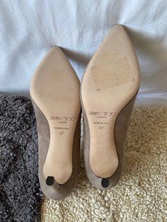 Jimmy Choo Scarpe da donna: Jimmy Choo Romy Suede Pumps Taupe 37 – Nuovo (secondo la descrizione) da Bernhardzell venduto da Sunka0 6