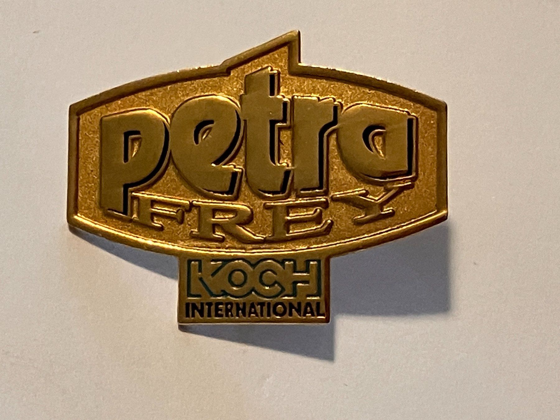 Placchette & Badge: 1 Pin Petra Frey Koch International – Usato da Basel venduto da djwwpp