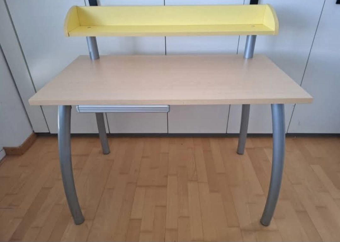 Bureaux: Schreibtisch / Pult – D'occasion à Lyss par pesce_06