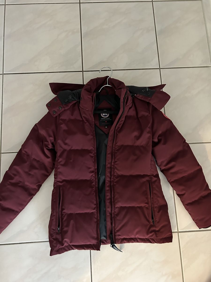 Canada Goose Vestes: Canada Goose Jacke Bordeaux – D'occasion à Jona par tra.sch 1