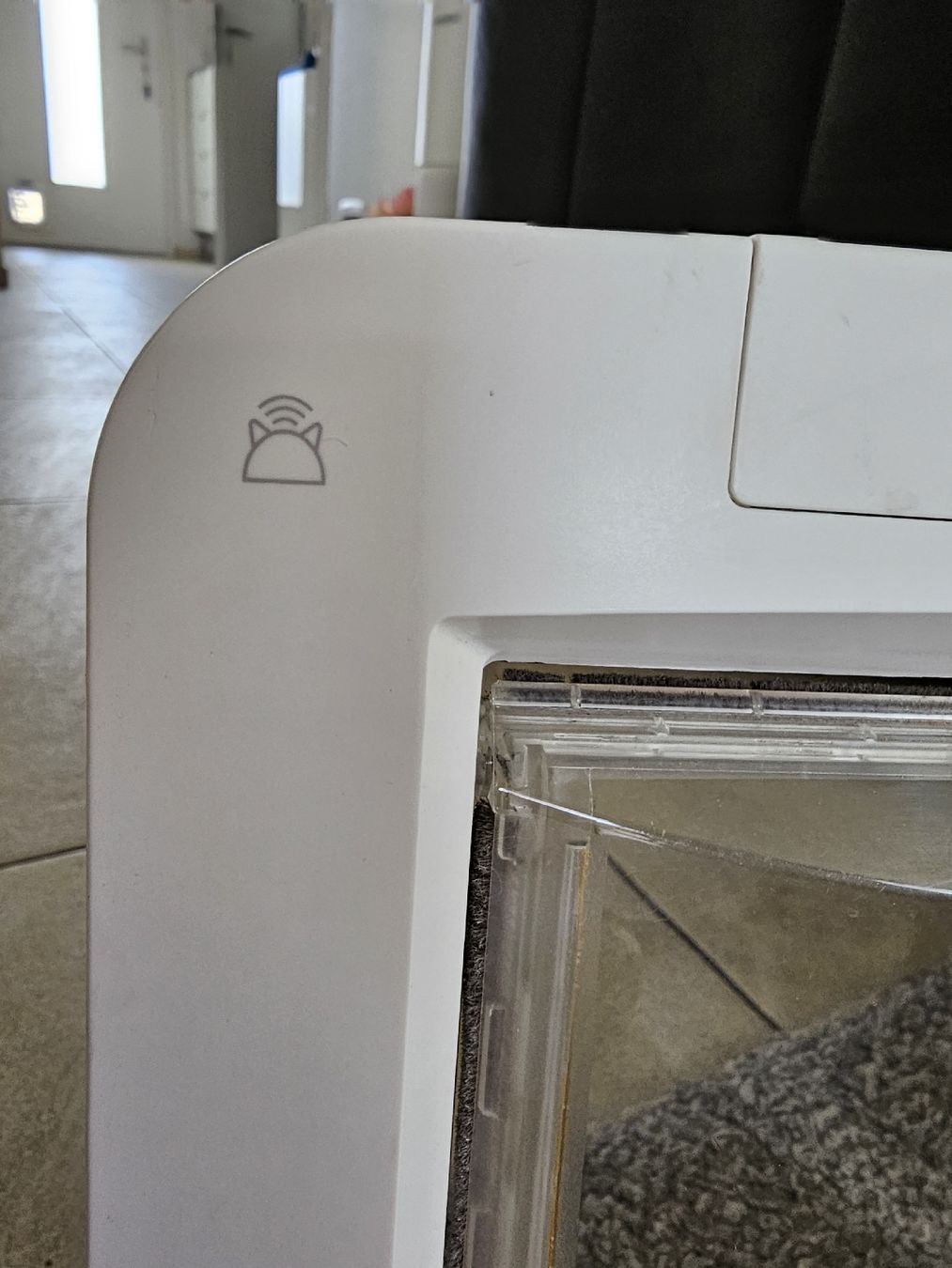 Gattaiole: SureFlap Mikrochip-Katzenklappe XL inkl. Hub & Netzteil – Usato da Sisseln AG venduto da Naturkatzenbaum 7