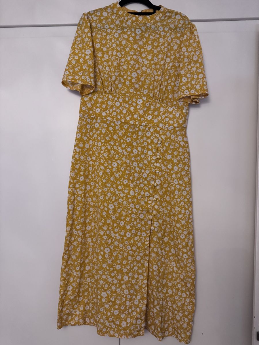 Asos Robes: Blumenkleid mit Knopfdetails – D'occasion à Zürich par sop_9fqf