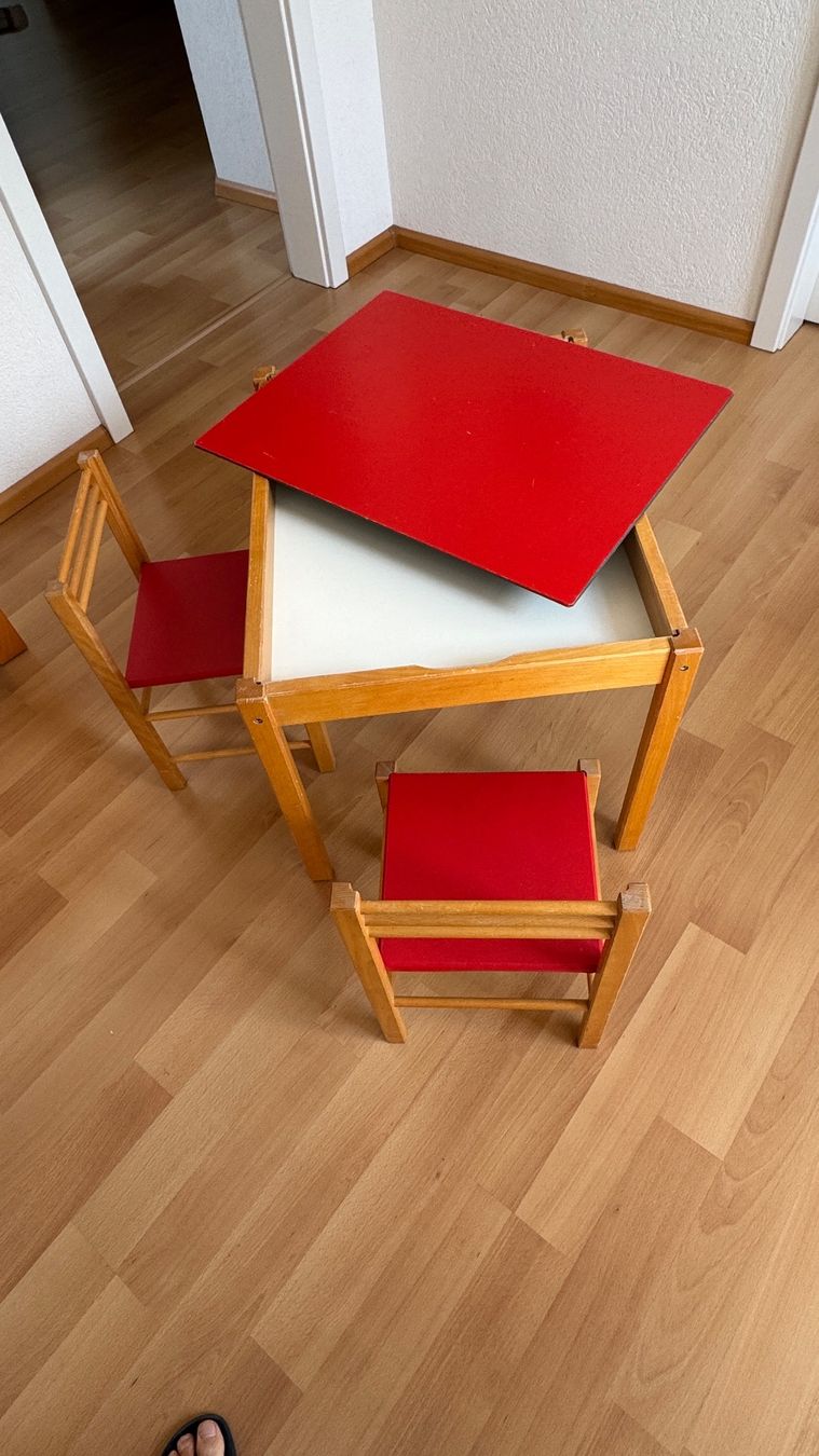 Giocattoli: Kinderspieltisch mit 2 Stühlen – Usato da Magden venduto da Godi45 1