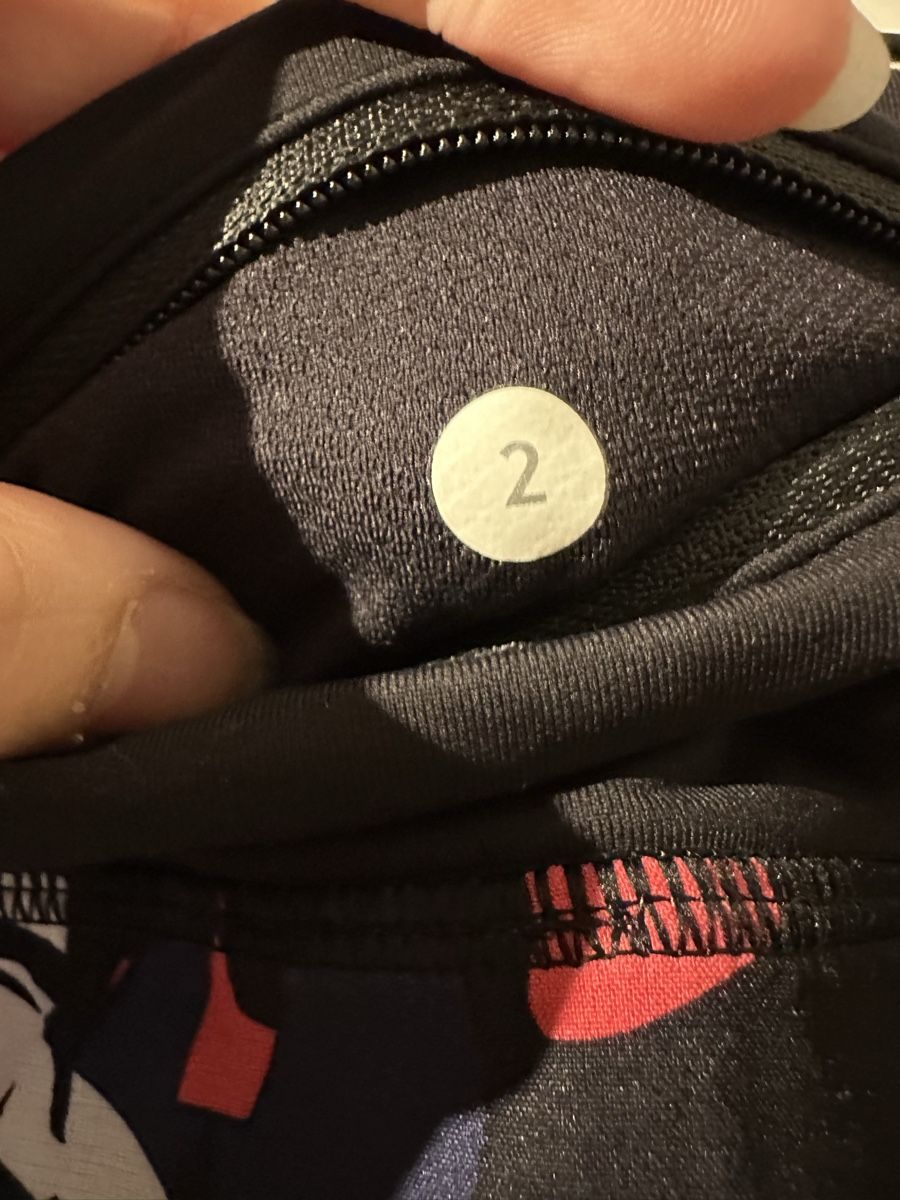 Lululemon Pantaloni: lululemon running short - size 2/EU34 – Usato da bözberg venduto da amy_7wz8 2