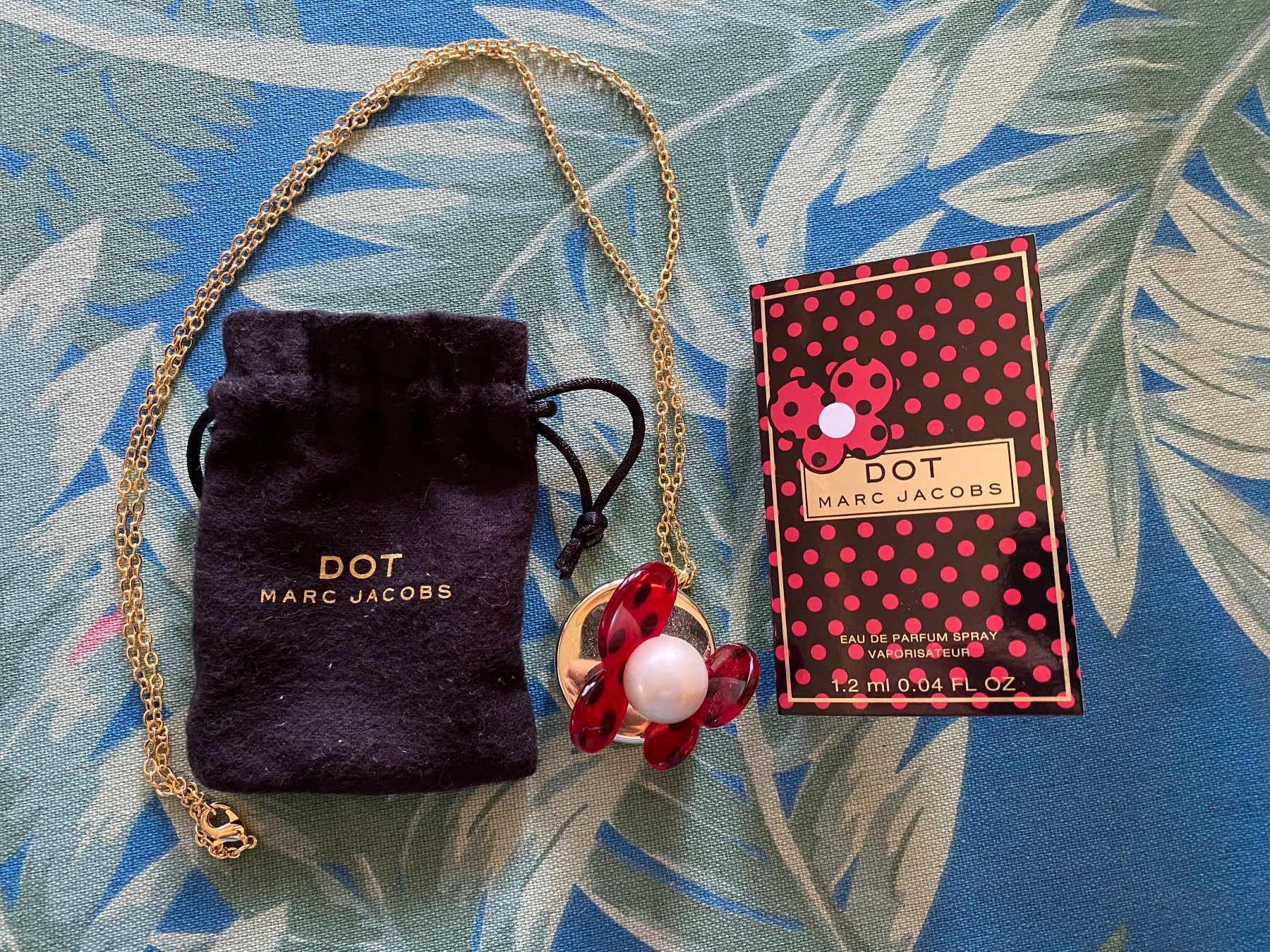 Ketten: Collier Marc Jacobs avec parfum solide – Neu und originalverpackt aus Bouveret von wes_7zll 1