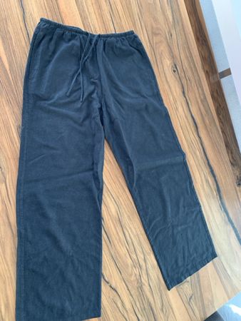 Bershka Sommerhose, schwarz, Gr. M – Lässiger Look!
