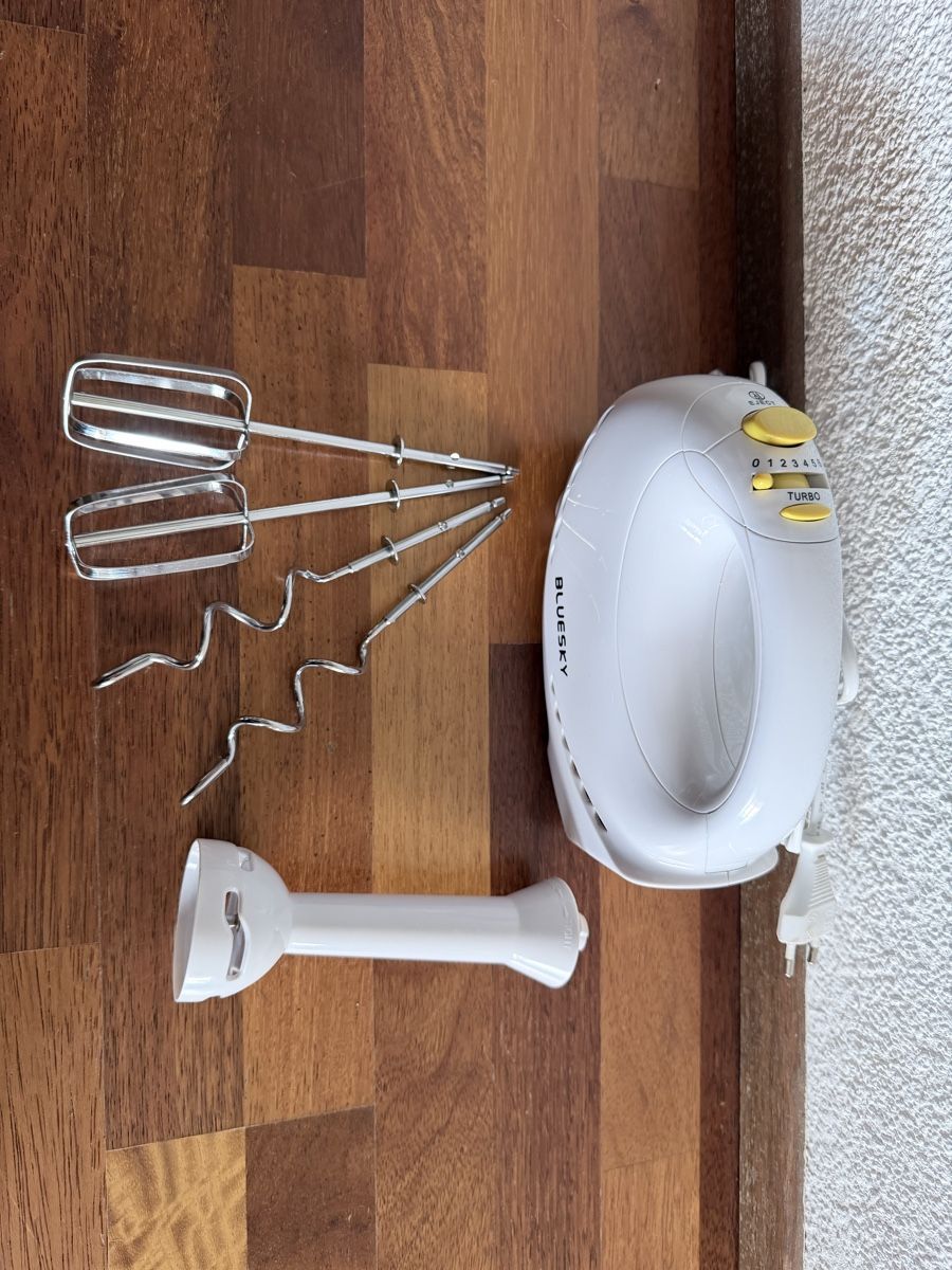 Appareils de cuisine: Batteur Bluesky avec accessoires – D'occasion à Givisiez par krl_8f2w 1