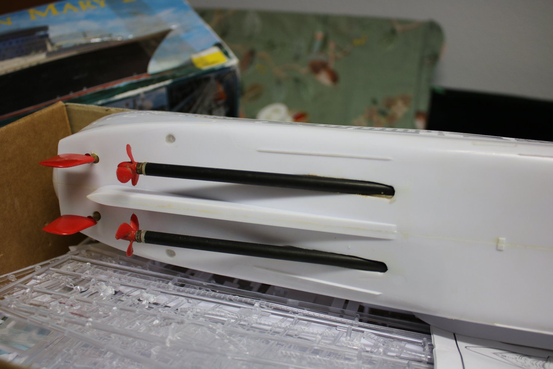 Revell Kit di modellismo & Modellini statici: REVELL  5223   Queen-Mary 2 – Nuovo (secondo la descrizione) da Winterthur venduto da Anef 5
