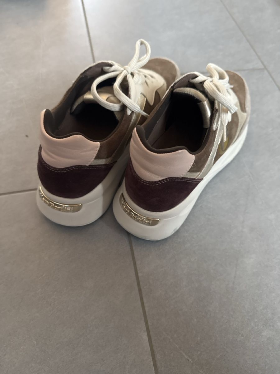 Damenschuhe: Megacoller Sneaker von NeroGiardini – Gebraucht aus Fürstenau von Du-01