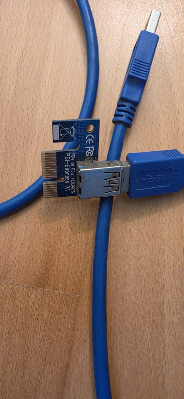 Unità & Adattatore: PCIE Riser Karte und 2 USB kabel – Nuovo e nell'imballaggio originale da Feusisberg venduto da luk_5zkg 3