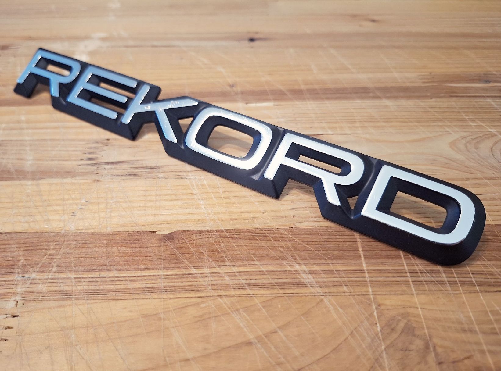 Opel Alle Autoersatzteile: Opel Rekord Old/Youngtimer Emblem – Gebraucht aus Triesen von BLACKSHEEP75