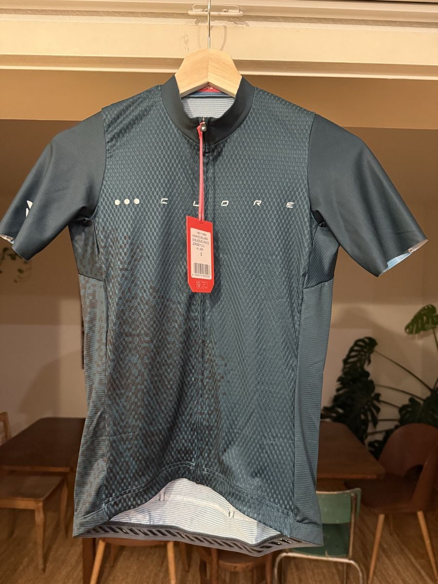 Canottiere & Pantaloni: Cuore Silver Race 2.0 Kurzarmtrikot – Nuovo e nell'imballaggio originale da Bern venduto da anii_i