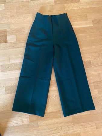 Zara Damen Stoffhose Hose Grösse 26 S Dunkelgrün