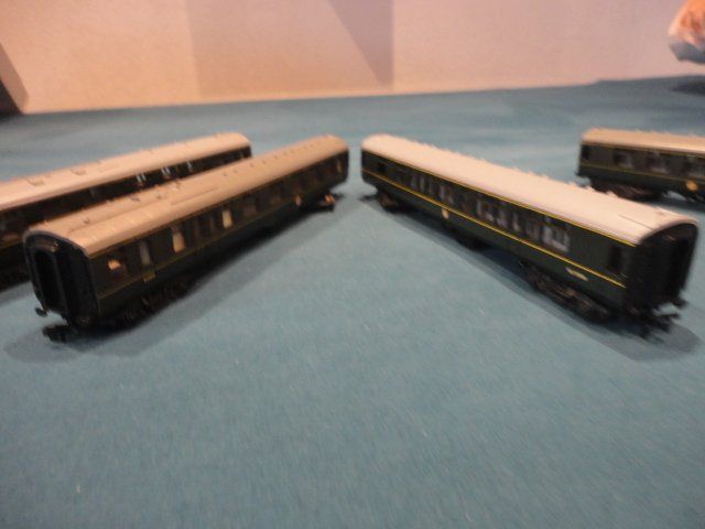 Trix Modelleisenbahnen: Trix Trains 4 Pullmann Wagen der British Railway ohne OKT – Gebraucht aus Wittenwil von trixmartin 3