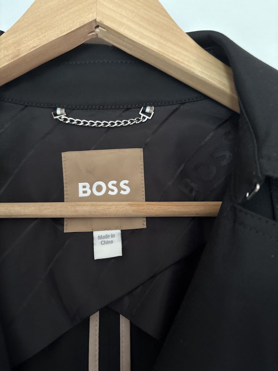 Hugo Boss Cappotti: Schwarzer BOSS Trenchcoat/Jacke Gr. 38 – Nuovo (secondo la descrizione) da Rothenthurm venduto da JasiG 1