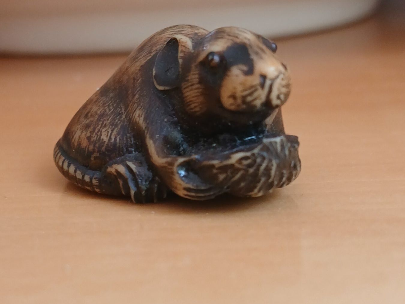 Statuette: grazil geschnitzte  >>Maus<< im Stil einer Netsuke – Usato da Hinwil venduto da Chnap 3