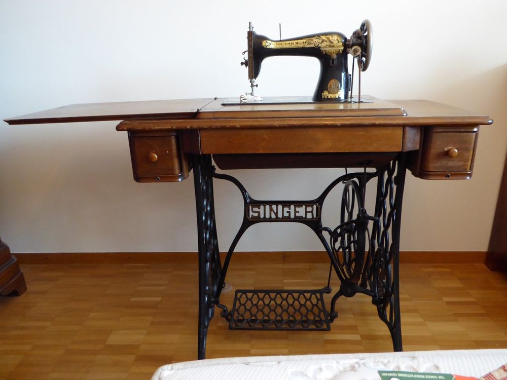 Alte Singer Nahmaschine Mit Tisch
