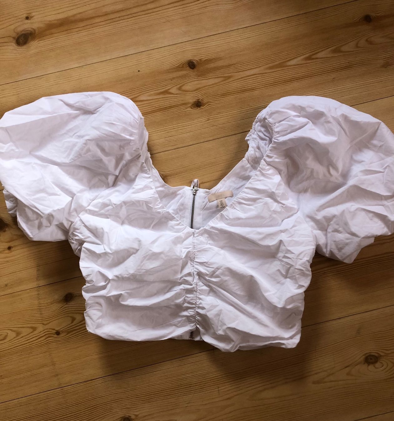 H&M Tops: Top blanc H&M – Gebraucht aus Bulle von sop_ct6x 4
