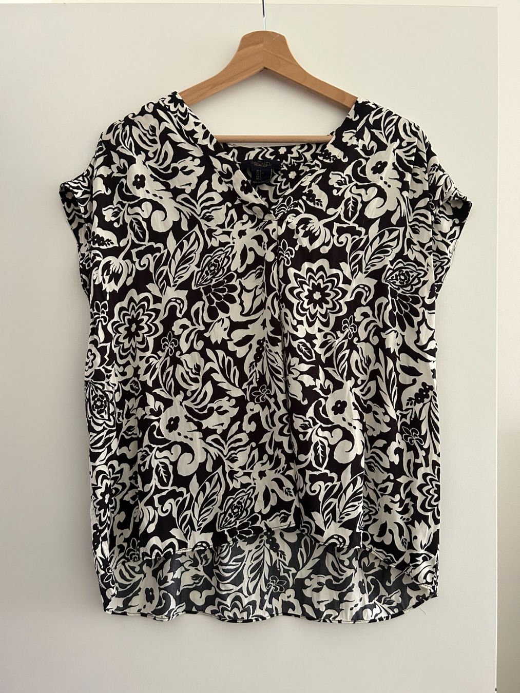 T-shirt: Oberteil, 100% Polyester – Usato da Binningen venduto da Rose_Basel