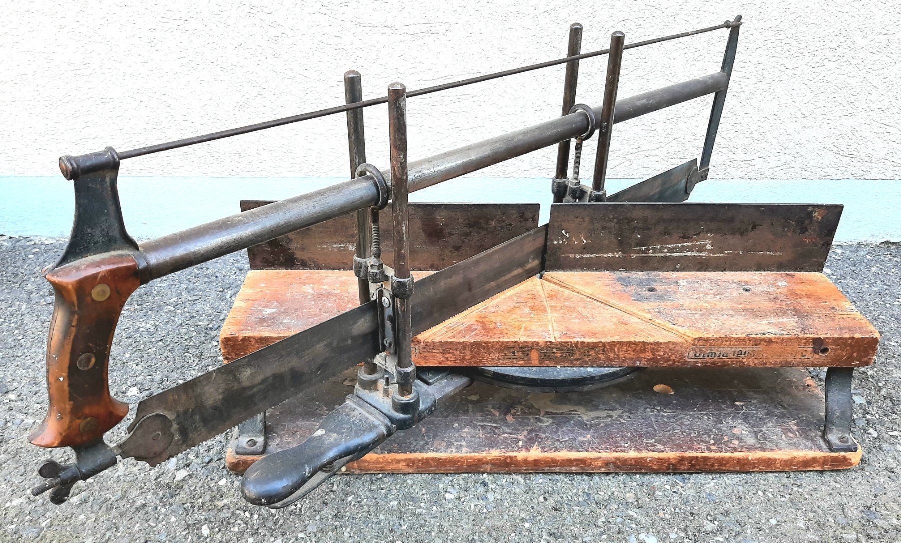 Seghe: Ancienne scie à onglet – Usato da Montet (Glâne) venduto da Koada2