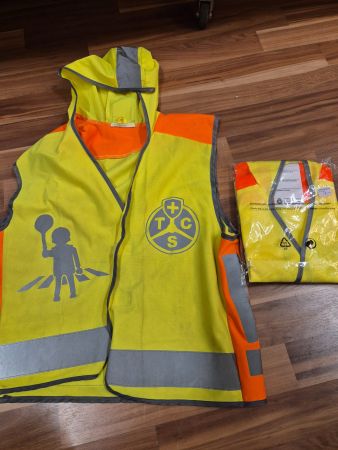 2Warnwesten gr 134/140 k38