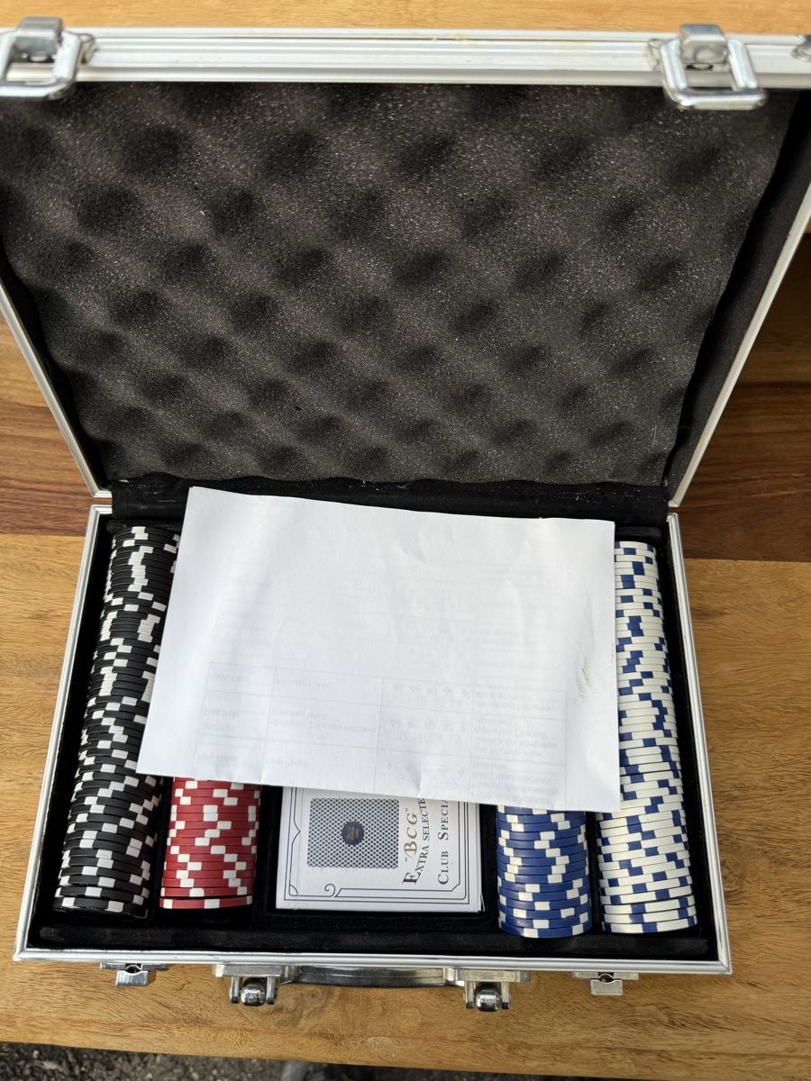 Giochi: Poker Set in Aluminium Case – Usato da Liebefeld venduto da Khampa 2