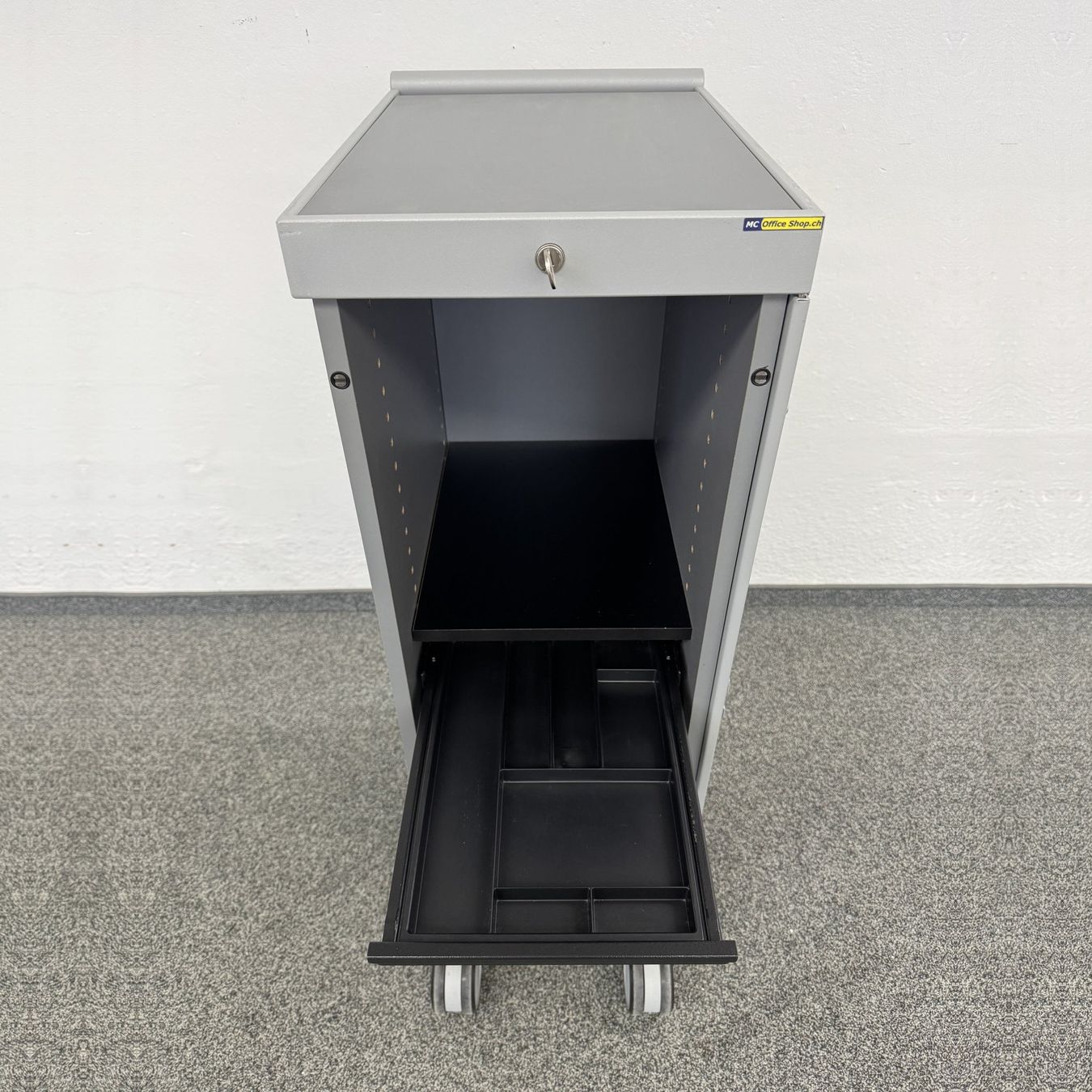 Banconi: Denz D3 Roll-Caddy Silbergrau mit Schlüssel – Usato da Schönenwerd venduto da mcofficeshop 1