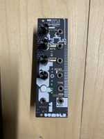 Meng Qi, KRPLS circuit bent digital waveguid Eurorack Modul 