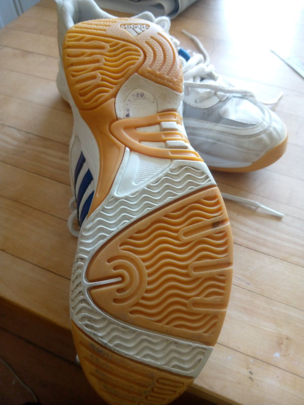 Adidas Herrenschuhe: Adidas Hallenschuhe Grösse 36 gebraucht – Gebraucht aus Magden von Mandy13 2