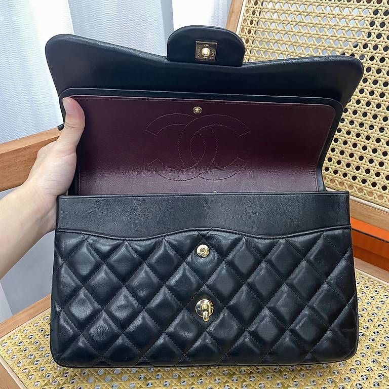 Taschen für Damen: Chanel Timeless Jumbo Classic Flap Noir – Gebraucht aus Lausanne von Temamapaire 2