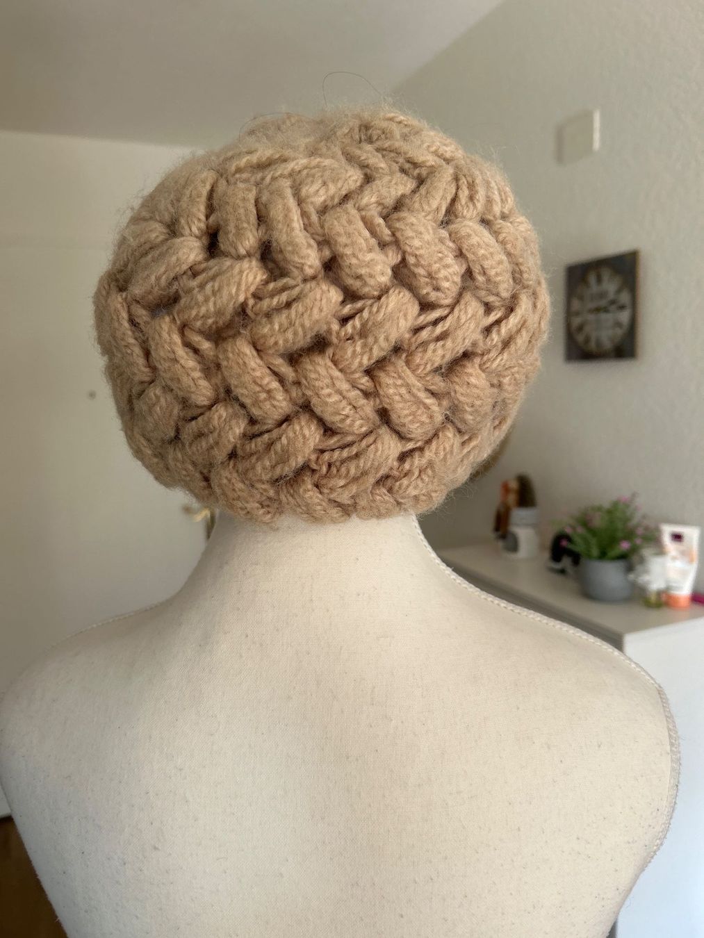 Hüte, Mützen & Caps: Warme Strickmütze in beige – Gebraucht aus Brunnen von Nala2929 2