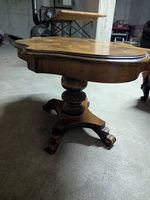 Tavolino vintage in legno scuro 