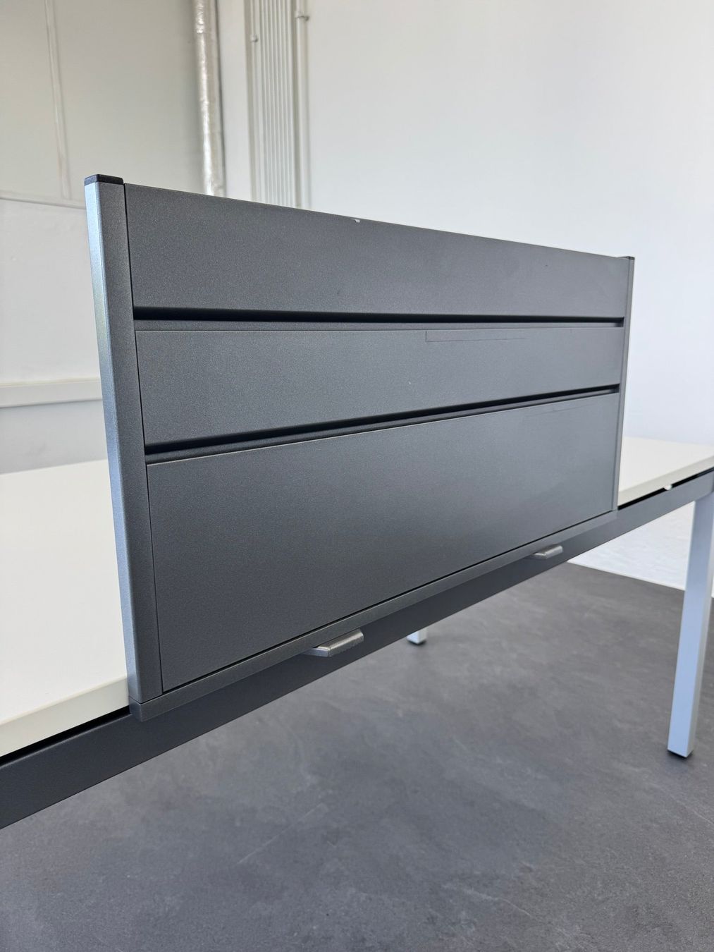 Paraventi: Embru eQ Trennwand mit Tischhalterung – Usato da Schönenwerd venduto da mcofficeshop 6