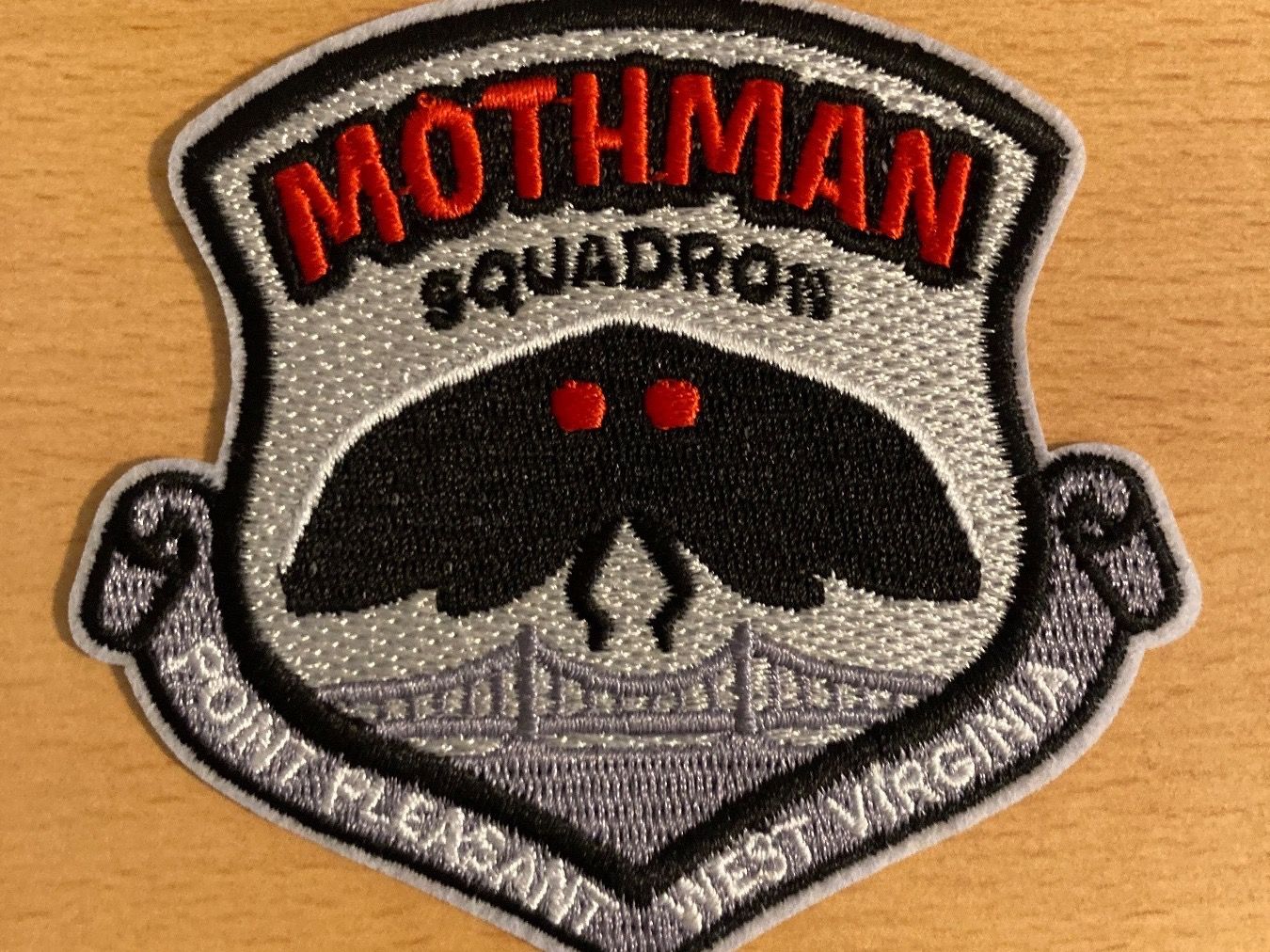 Toppe: Mothman Patch Sticker Aufnäher Metal Rock Band – Nuovo (secondo la descrizione) da Horn venduto da abutre72